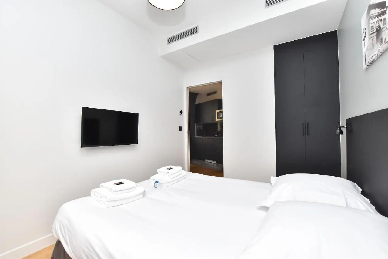 Cmg Opera Apartment