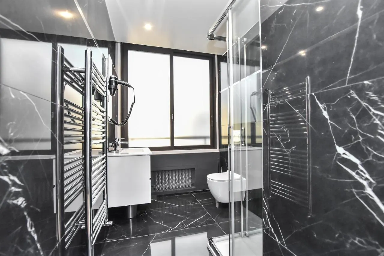 Cmg Opera Apartment