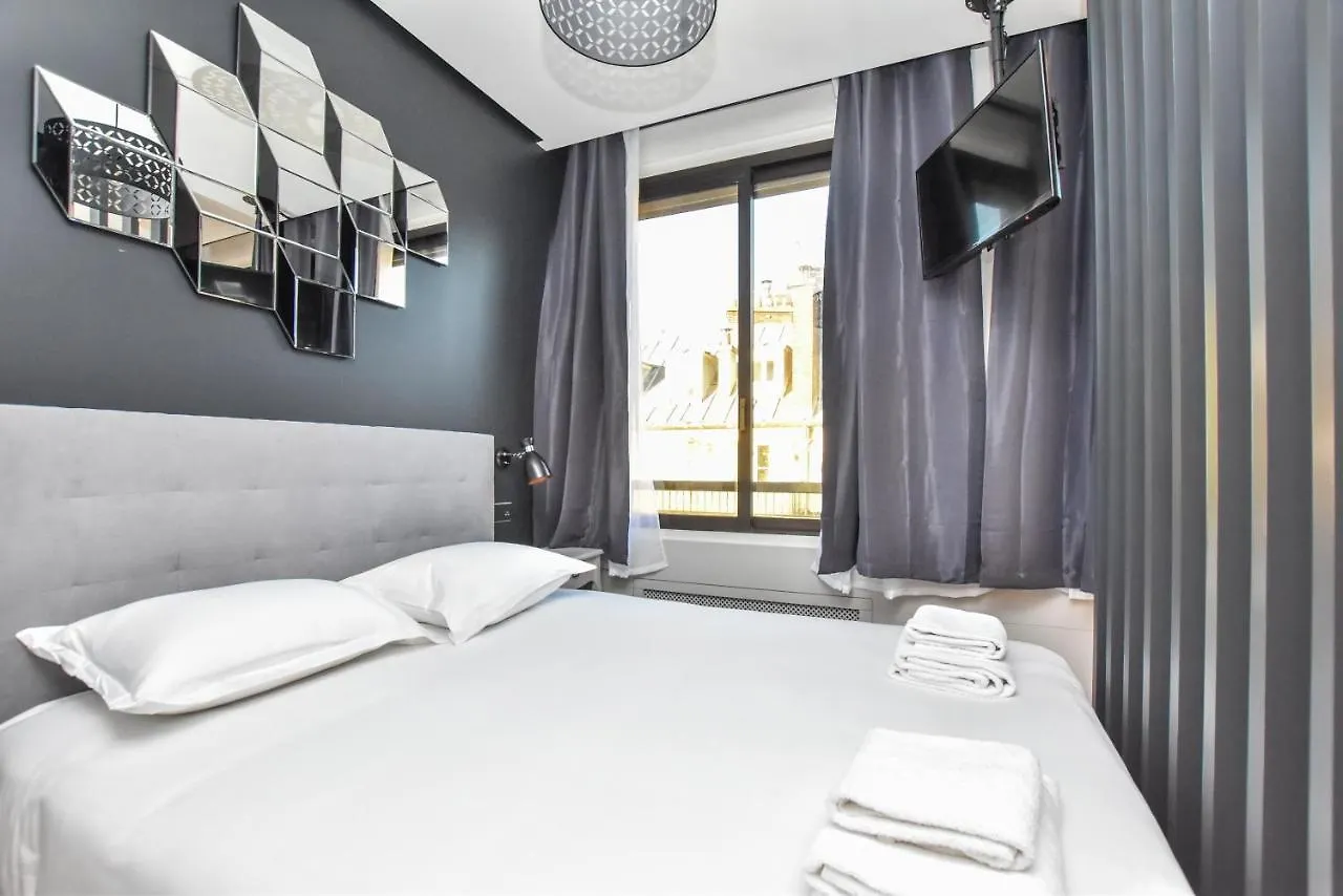 Cmg Opera Apartment