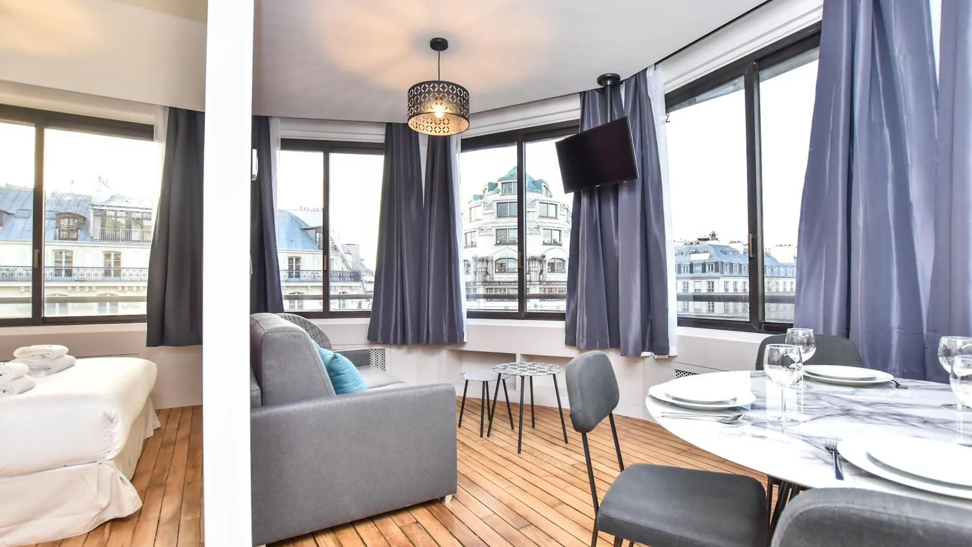 Cmg Opera Apartment